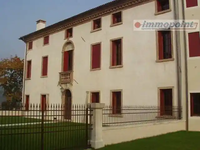 Palazzo - Edificio in affitto a Bassano del Grappa