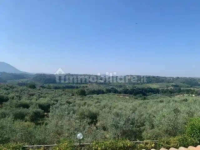 Villa in vendita a Fara in Sabina