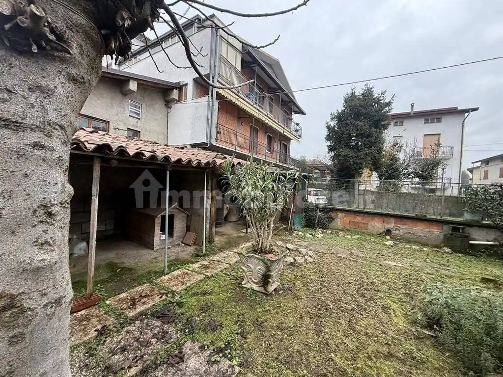 Casa indipendente in vendita a Calcinate