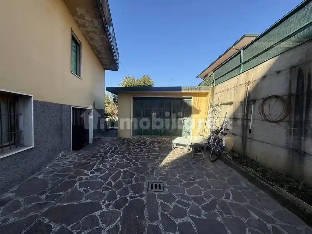 Villa in vendita a Urago d'Oglio