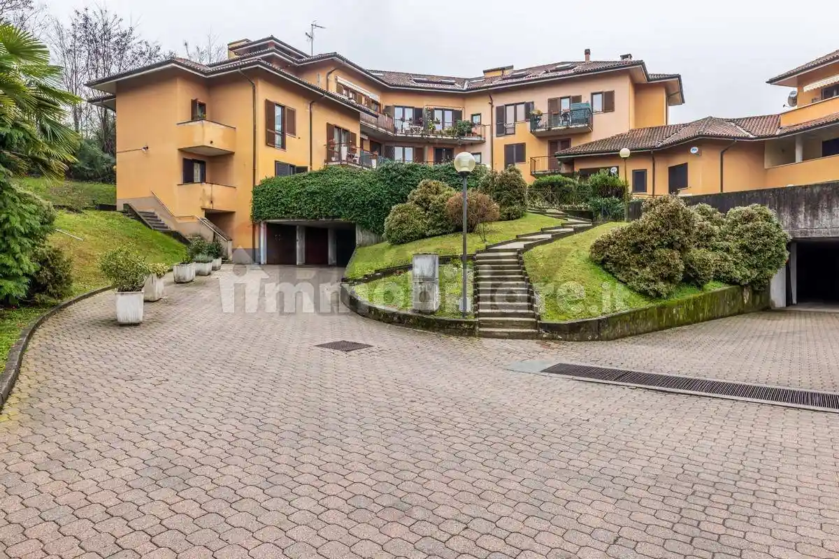 Appartamento in vendita a Porto Valtravaglia