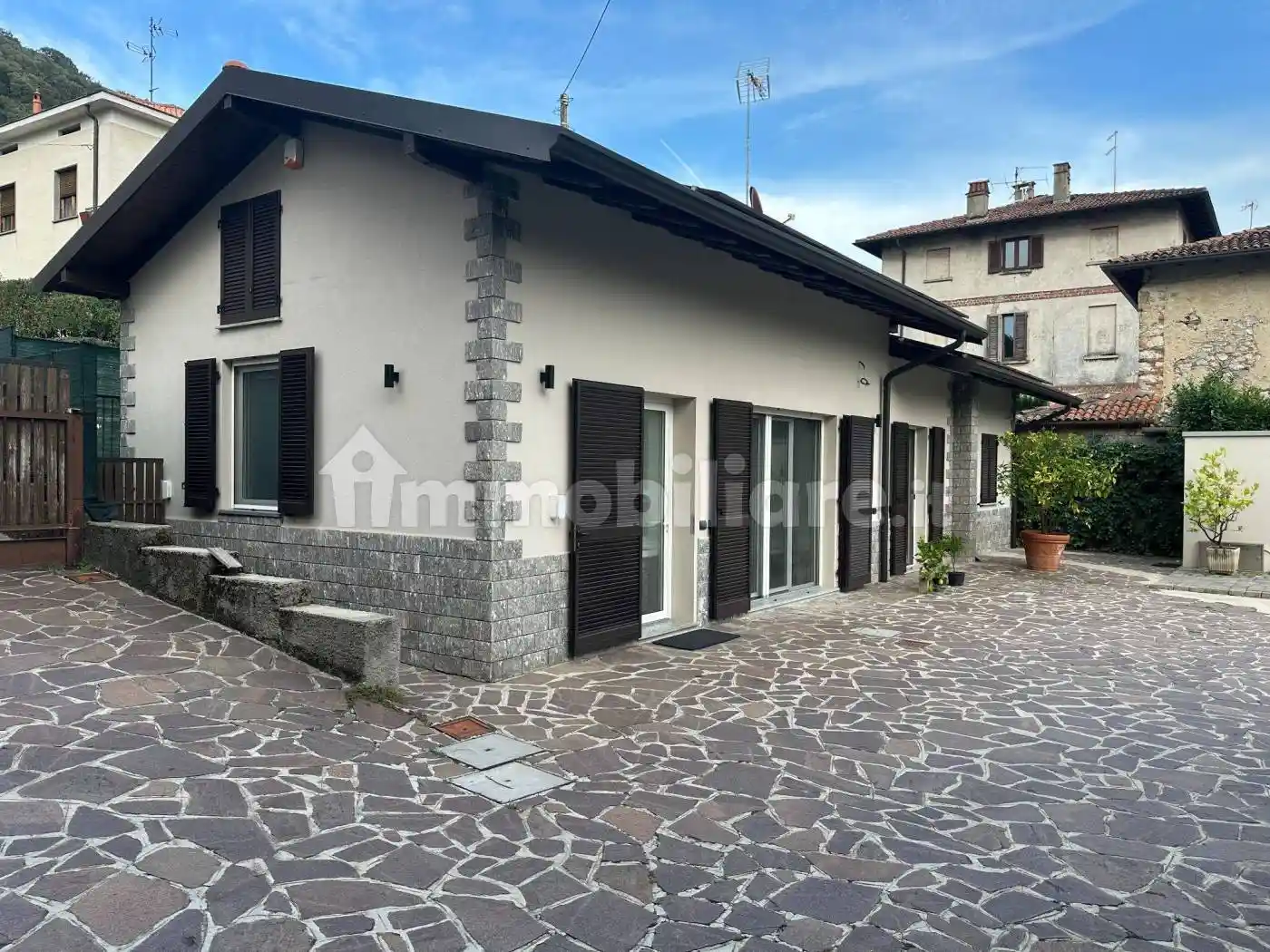 Villa in vendita a Montorfano