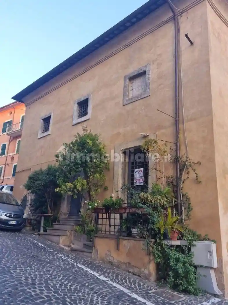 Palazzo - Edificio in vendita a Genzano di Roma