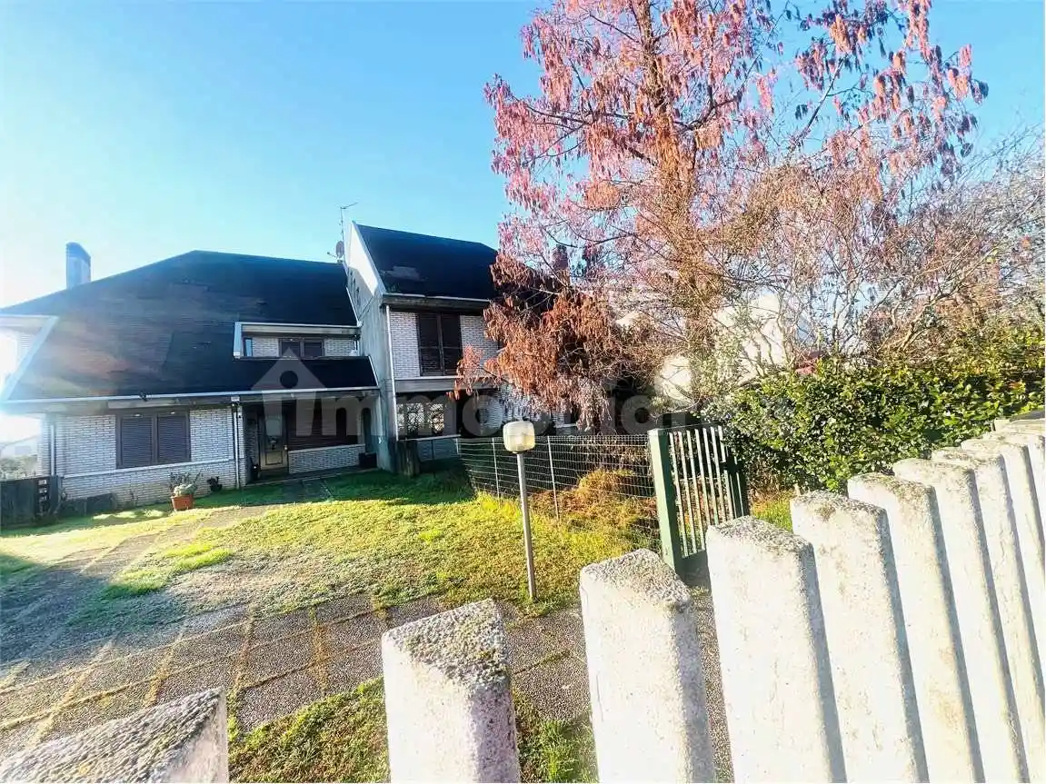 Villa in vendita a Calvenzano