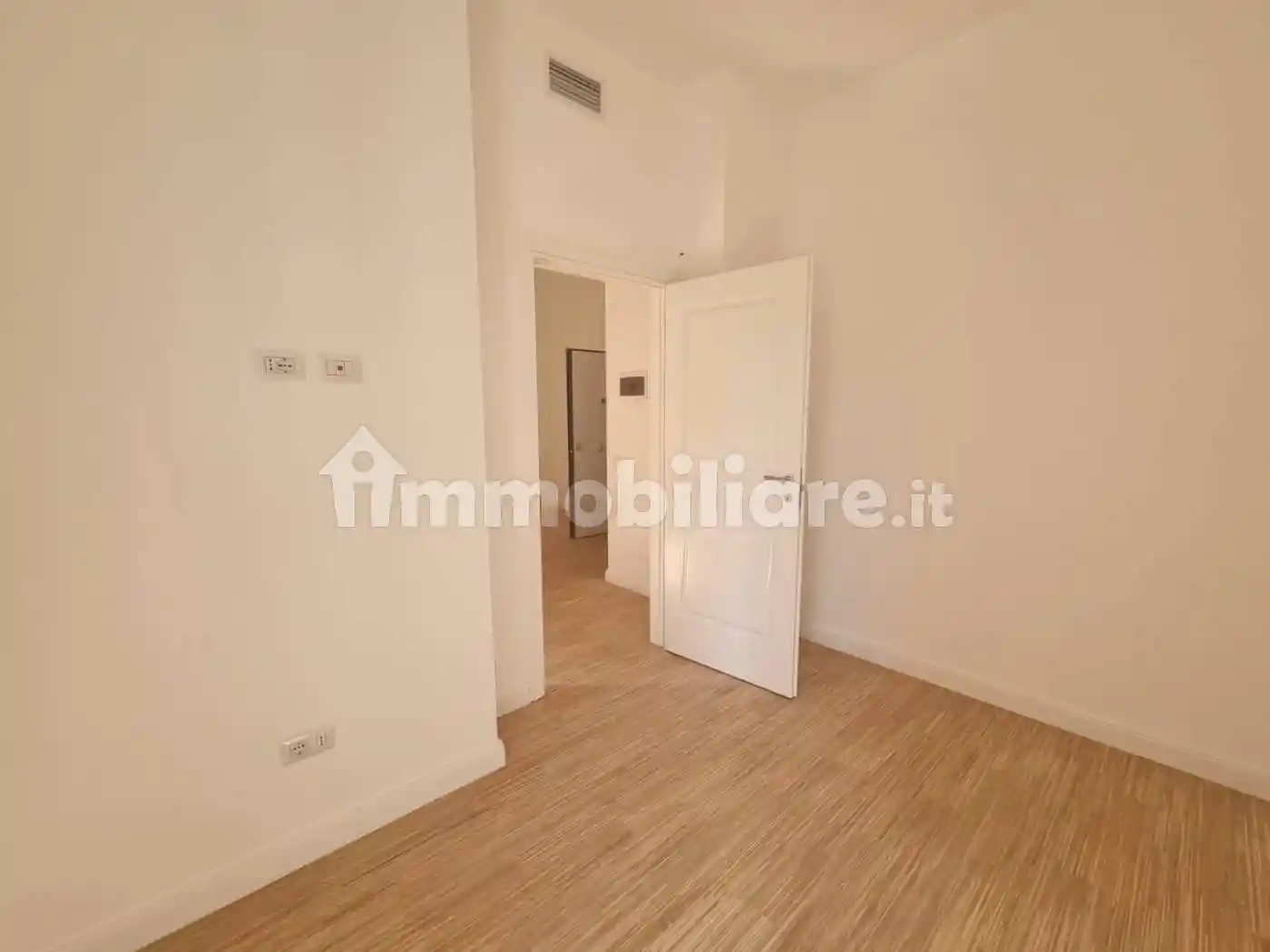 Bilocale nuovo, piano rialzato, Centrale, Milano - foto 2