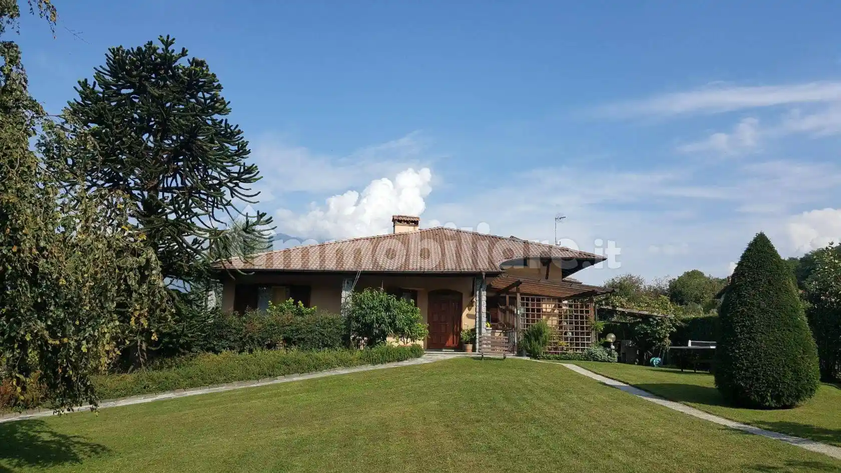 Appartamento in affitto a Colico