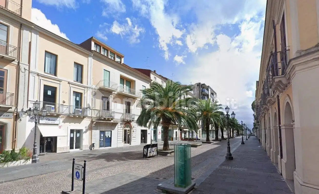 Palazzo - Edificio in vendita a Lamezia Terme