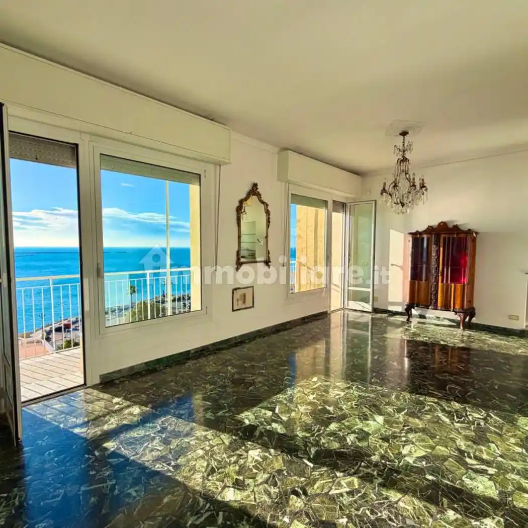 Appartamento in vendita a Genova