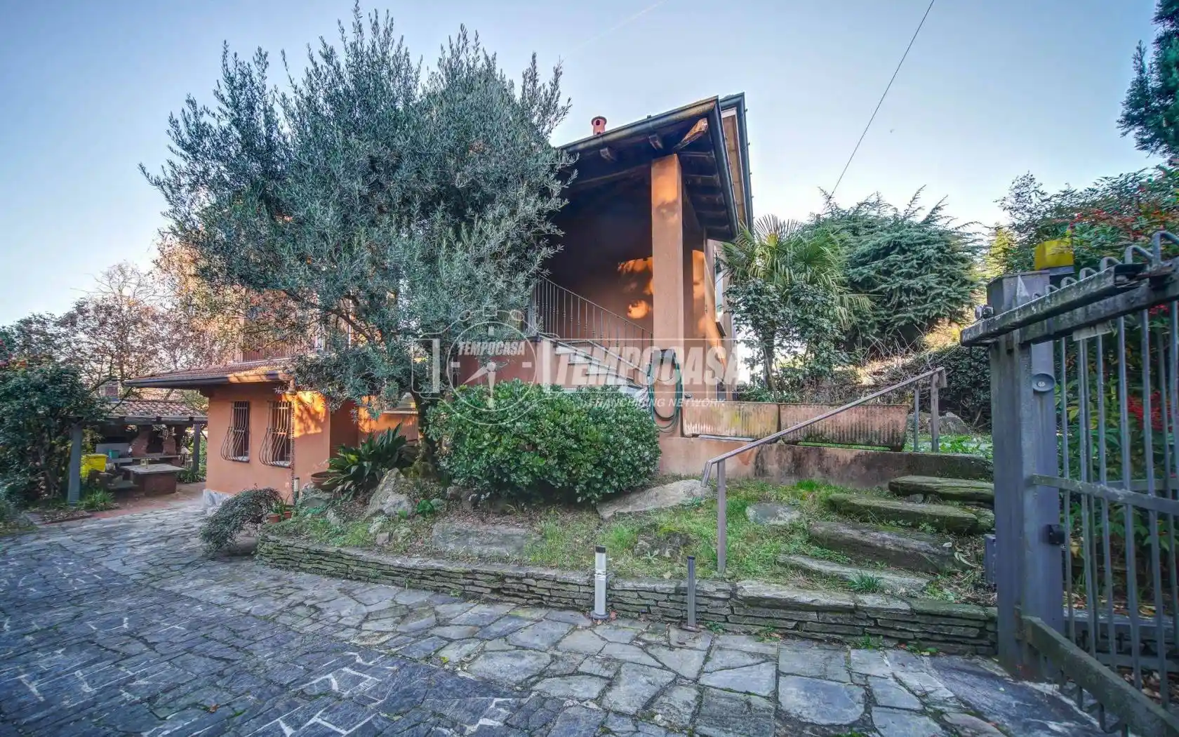 Villa in vendita a Daverio