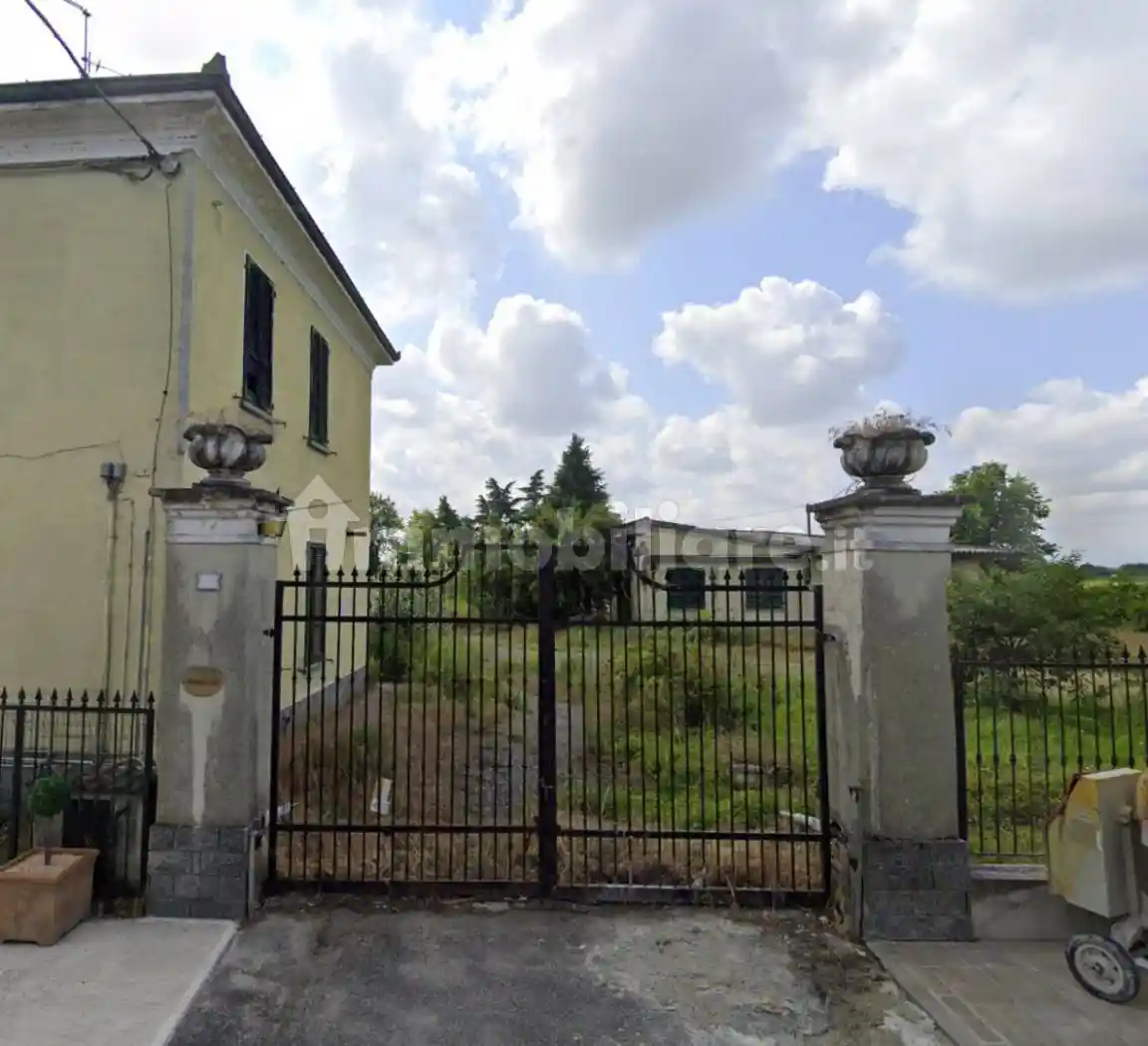 Casa indipendente in vendita a Badia Pavese