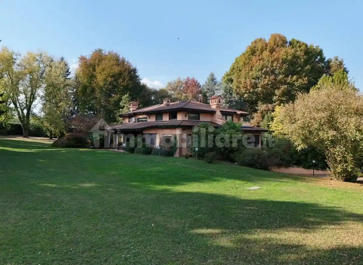 Villa in vendita a Arona