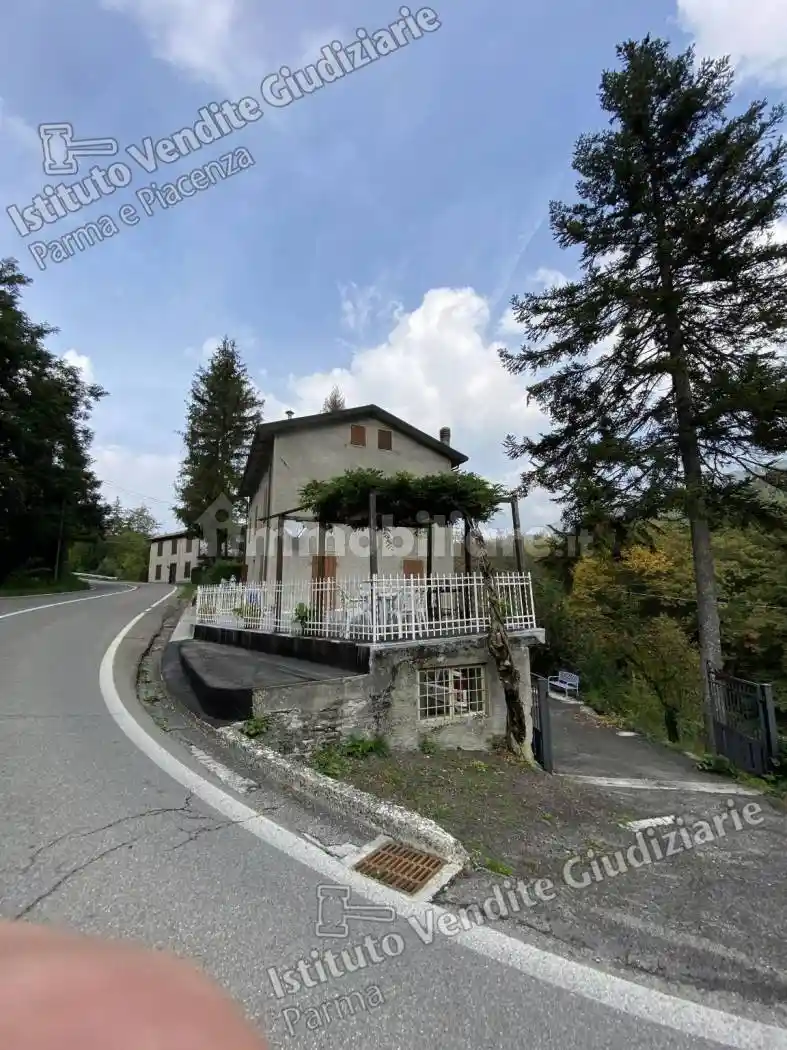 Appartamento in vendita a Corniglio