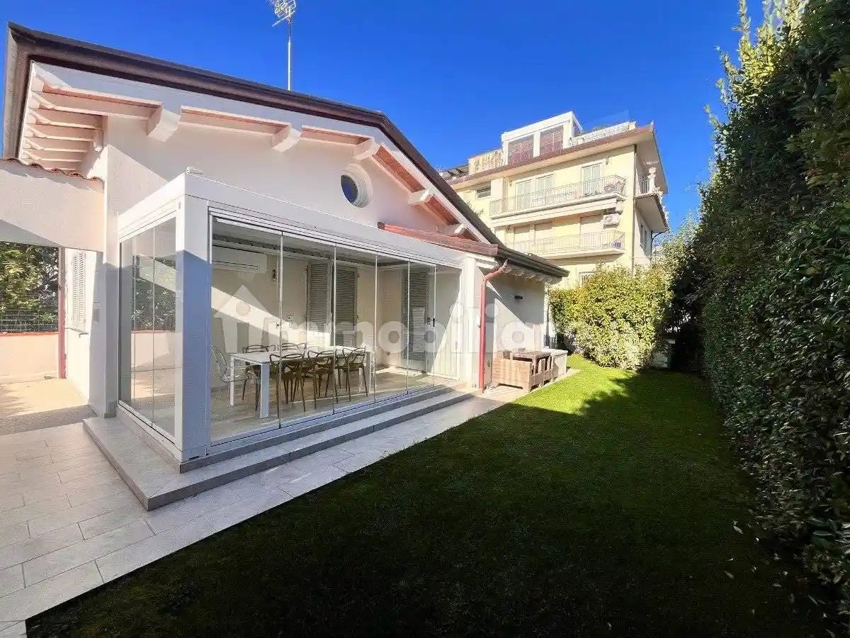 Villa in vendita a Forte dei Marmi