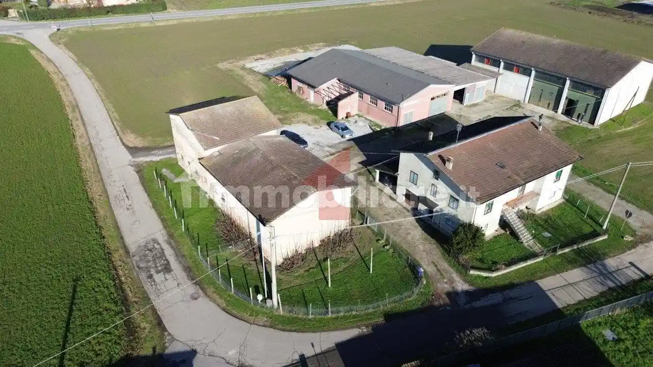 Casa indipendente in vendita a Polesine Zibello