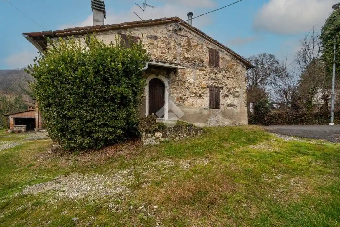 Rustico - Casale in vendita a Lesignano de' Bagni