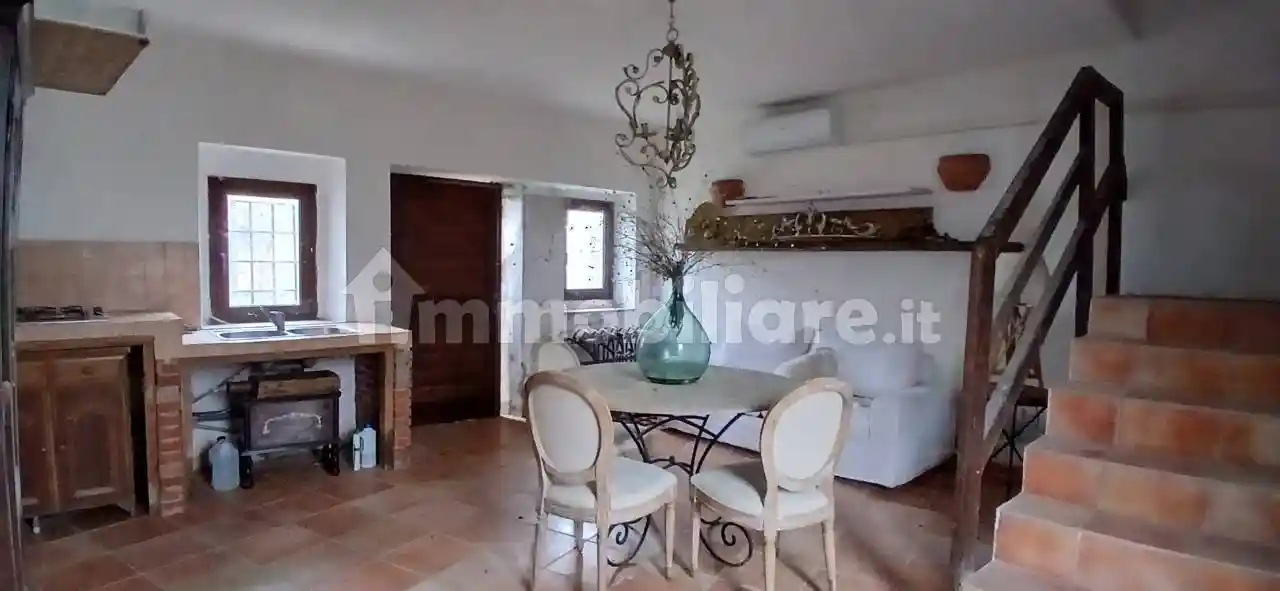 Villa in vendita a Broni