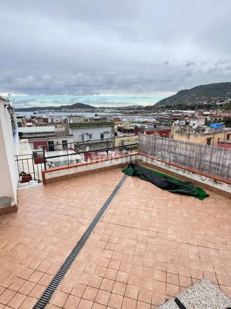Appartamento in affitto a Pozzuoli