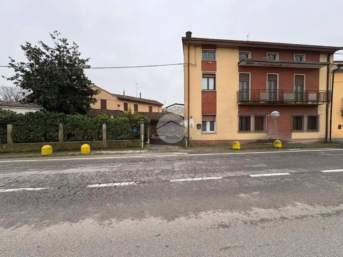 Casa indipendente in vendita a Persico Dosimo