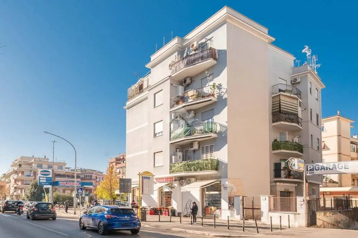 Appartamento in vendita a Roma