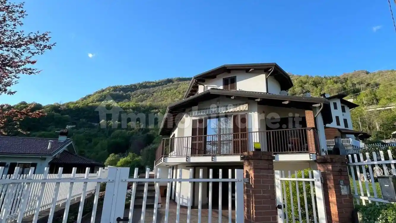 Villa in vendita a Borgofranco d'Ivrea