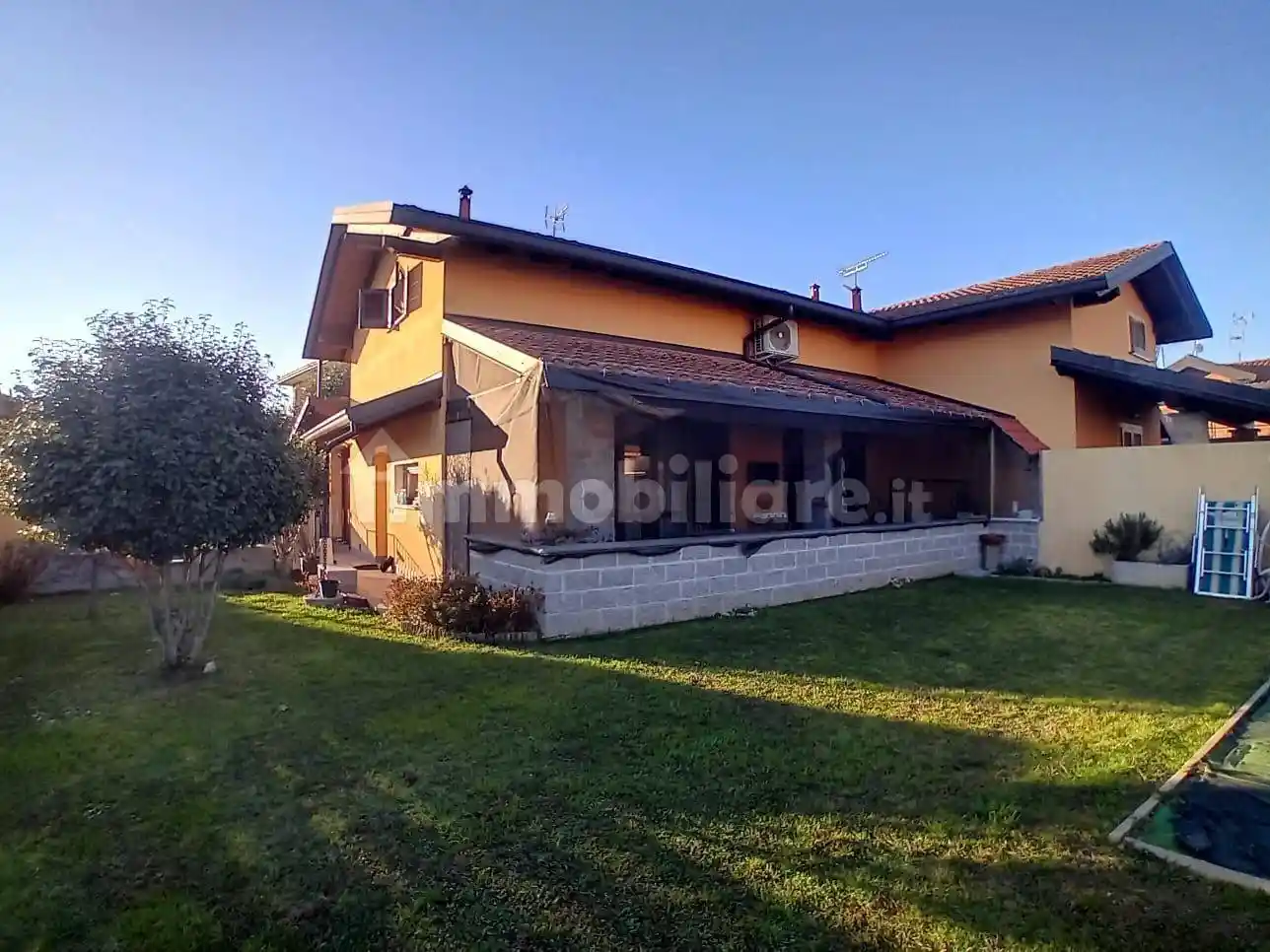 Villa in vendita a Divignano