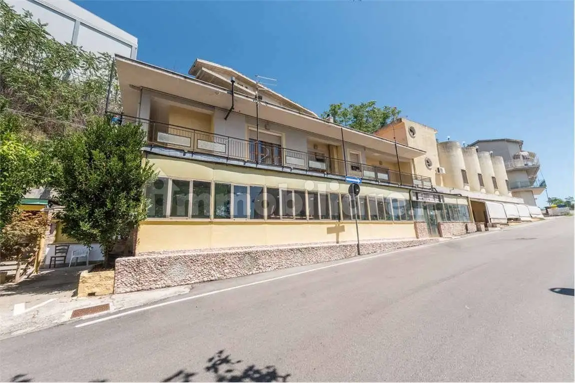 Palazzo - Edificio in vendita a Silvi