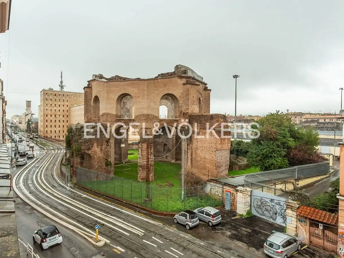 Palazzo - Edificio in vendita a Roma