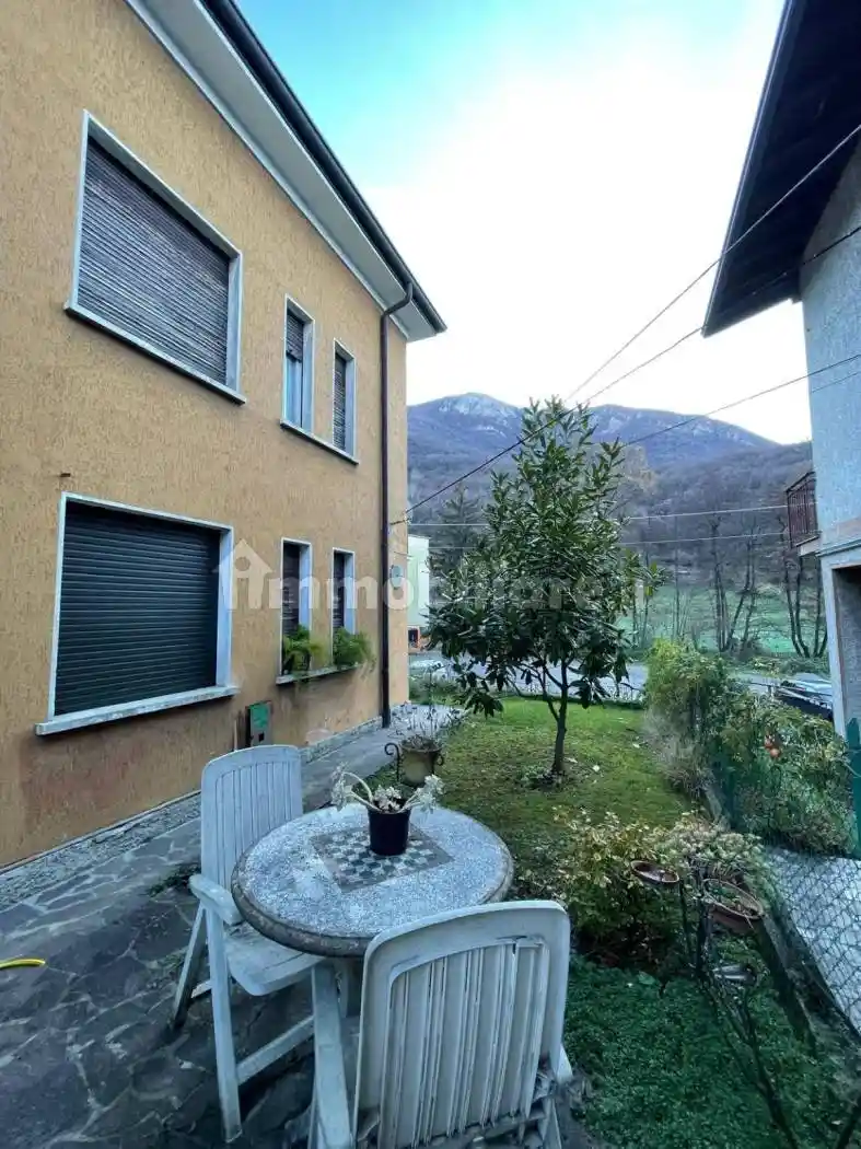 Villa in vendita a Caino