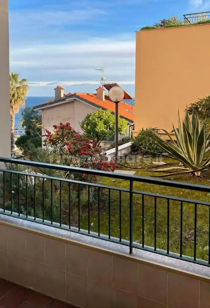 Palazzo - Edificio in affitto a Sanremo