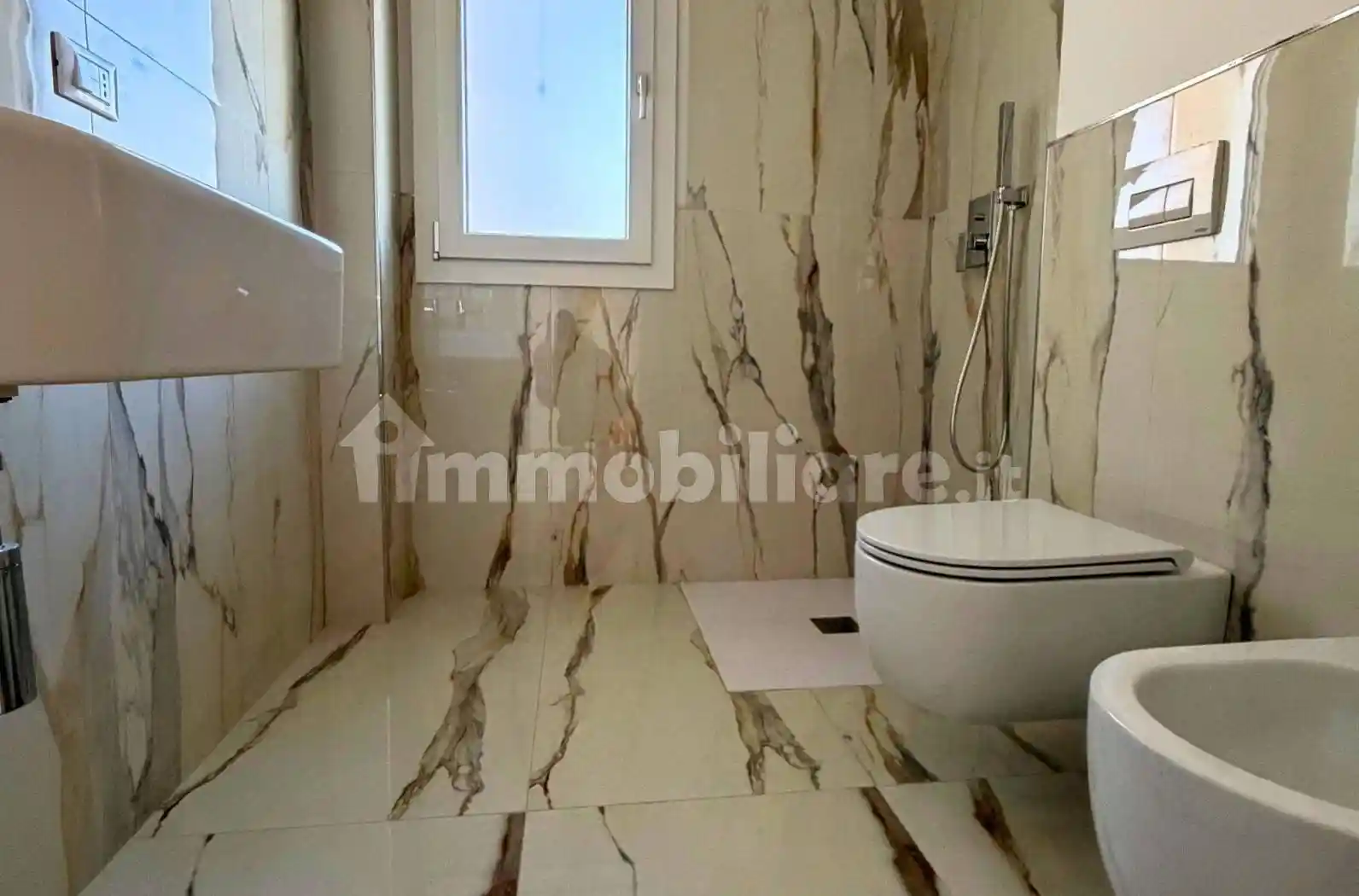 Trilocale viale Amerigo Vespucci 145, Porto Turistico, Pescara - foto 4