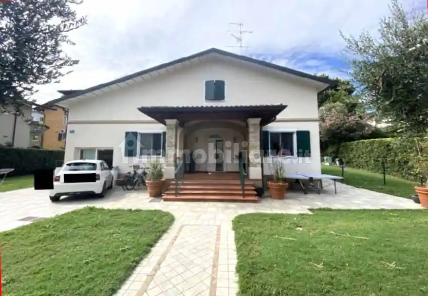 Villa in vendita a Desenzano del Garda