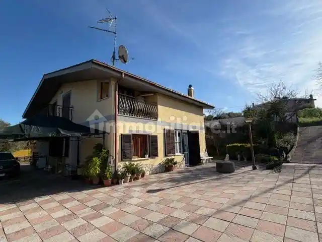 Villa in vendita a Aprilia