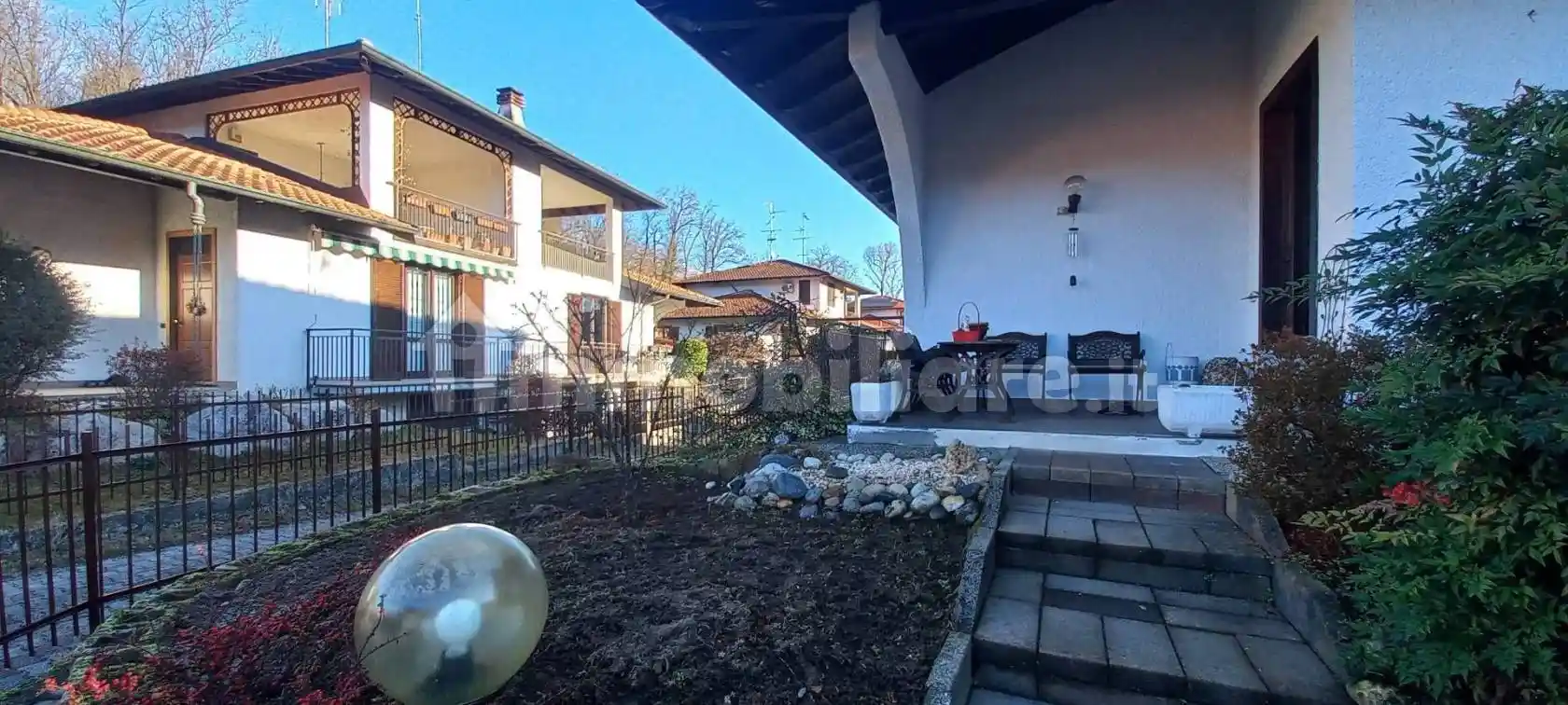 Villa in vendita a Mornago