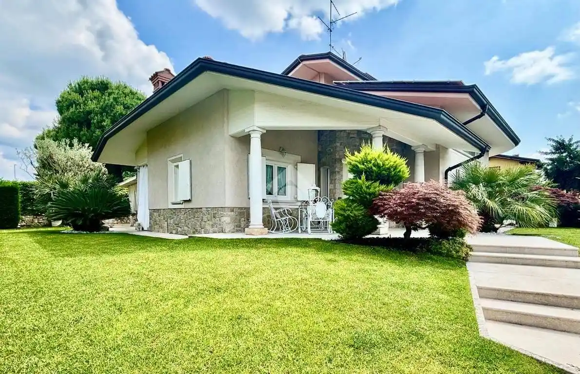 Villa in vendita a Rodengo Saiano