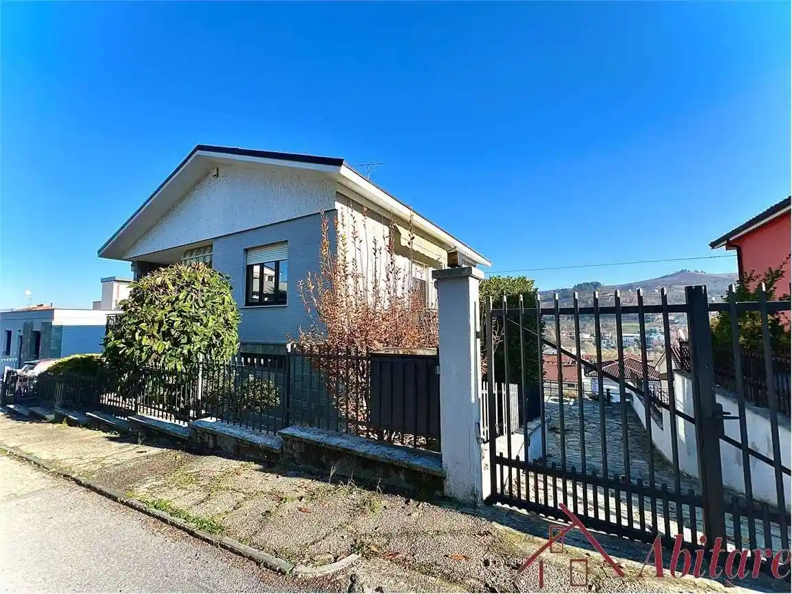 Villa in vendita a Alba