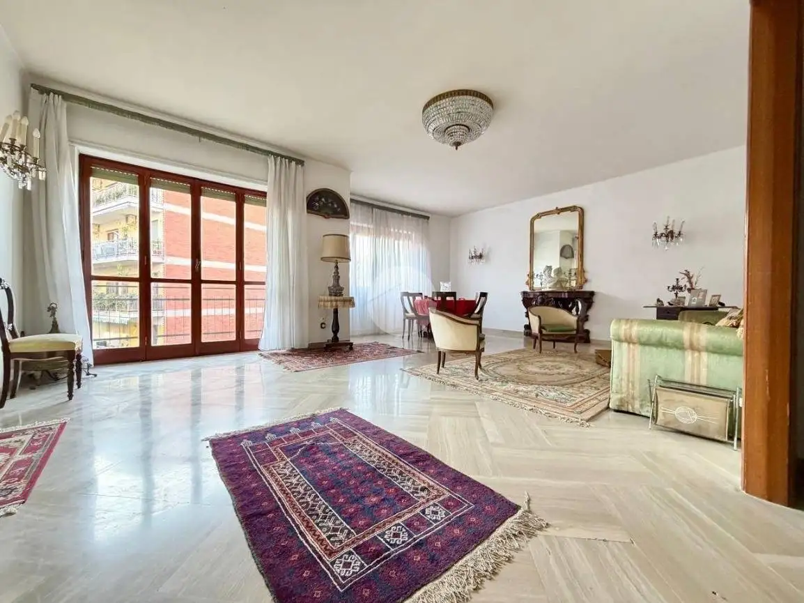 Appartamento in vendita a Napoli