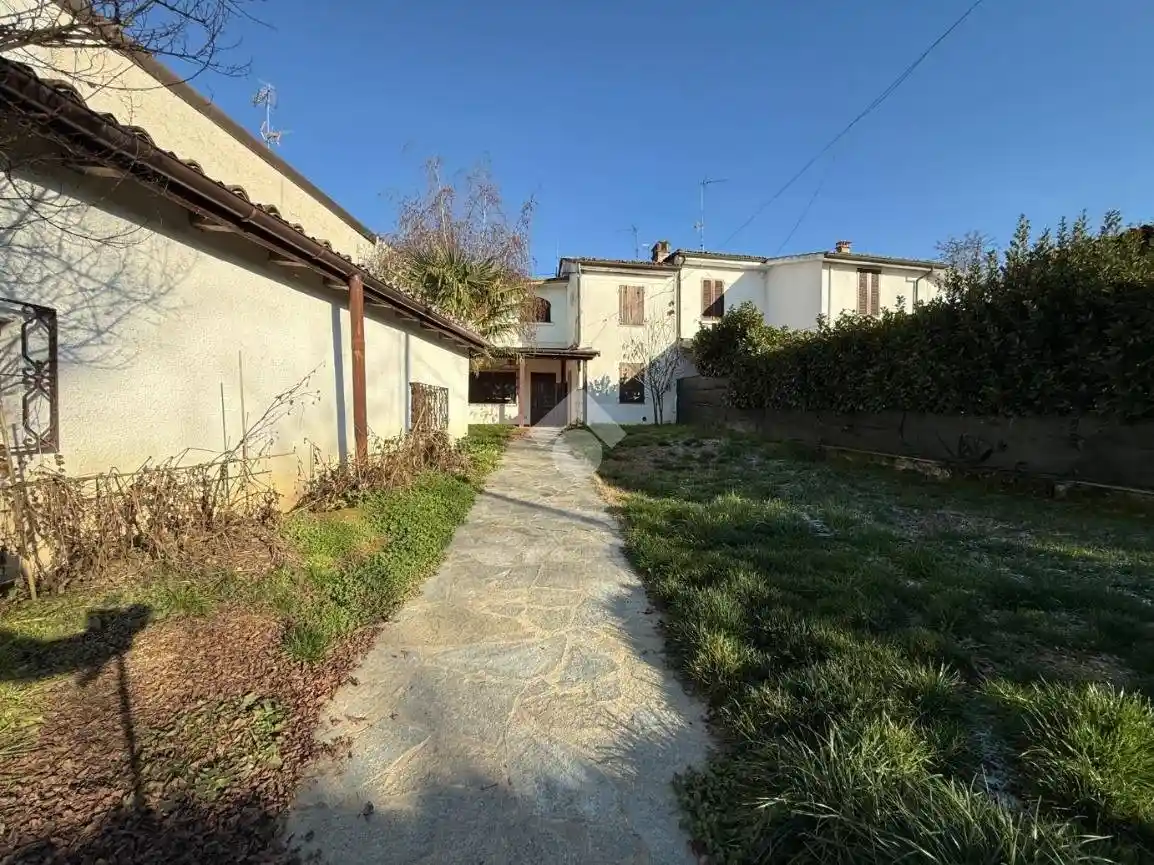 Casa indipendente in vendita a Zenevredo