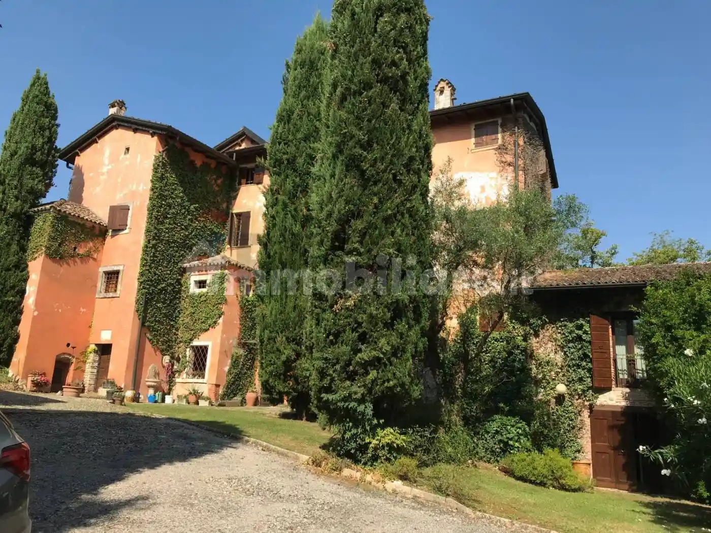 Villa in vendita a Monzambano