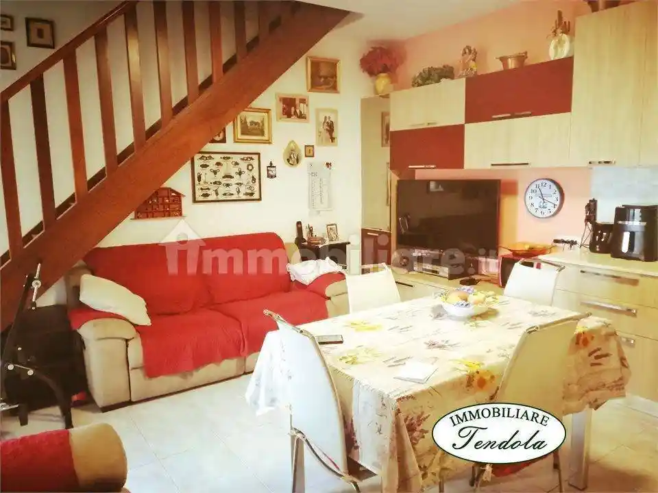 Casa indipendente in vendita a Luni