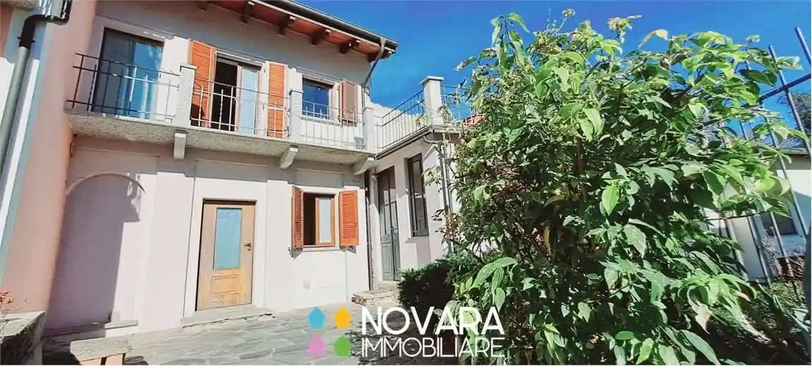 Casa indipendente in vendita a Arona
