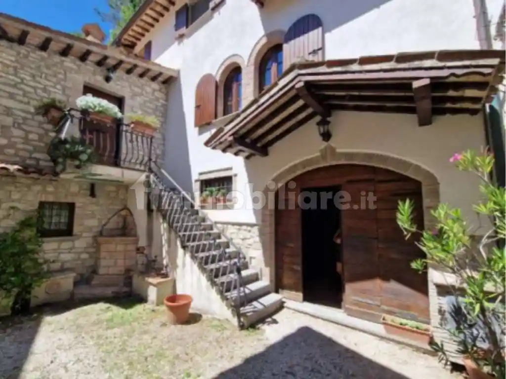 Villa in vendita a Gualdo Tadino