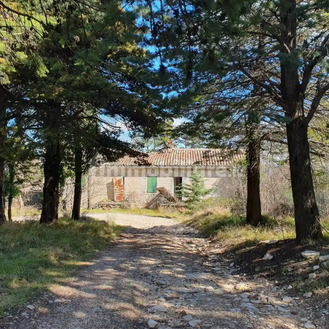 Rustico - Casale in vendita a Fossombrone