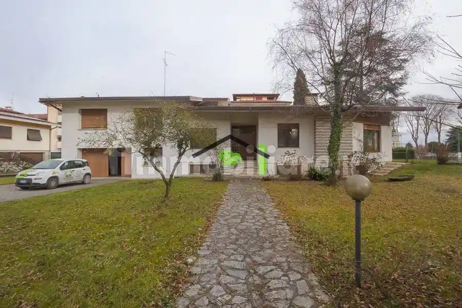 Villa in vendita a Maniago