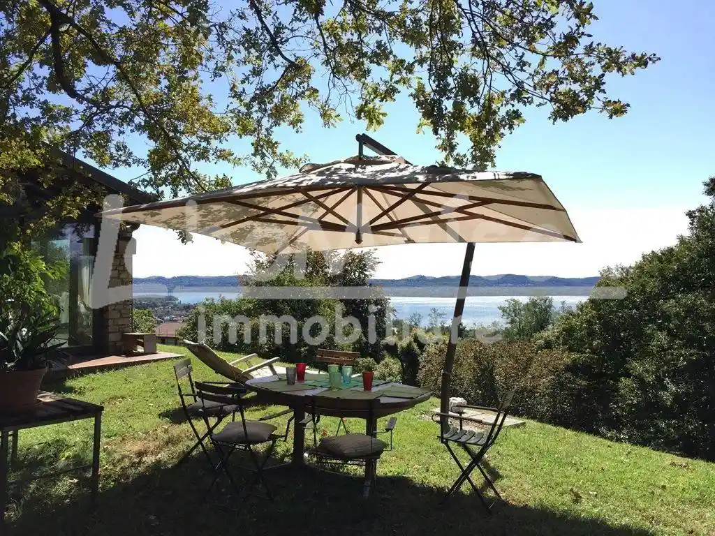 Villa in vendita a Gavirate