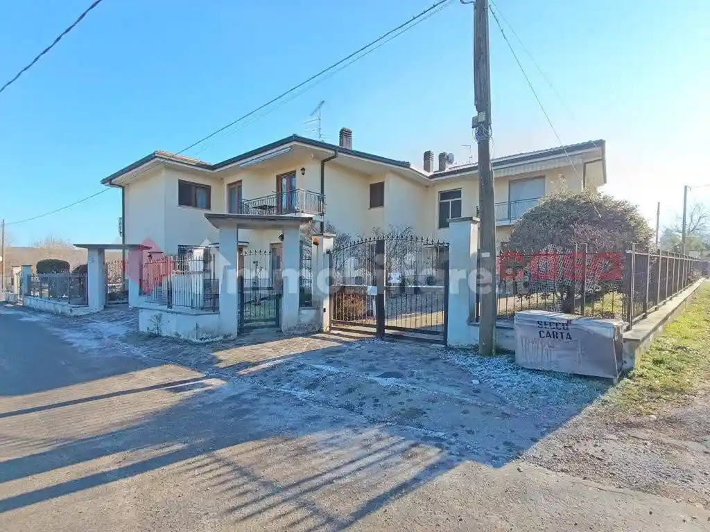 Villa in vendita a Dormelletto