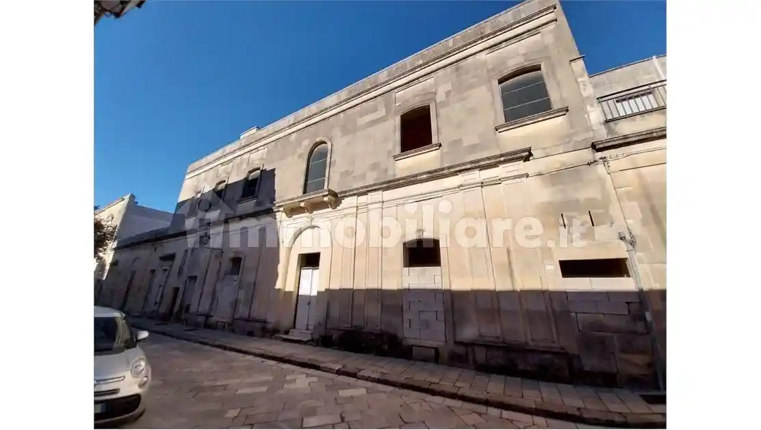Palazzo - Edificio in vendita a Maglie