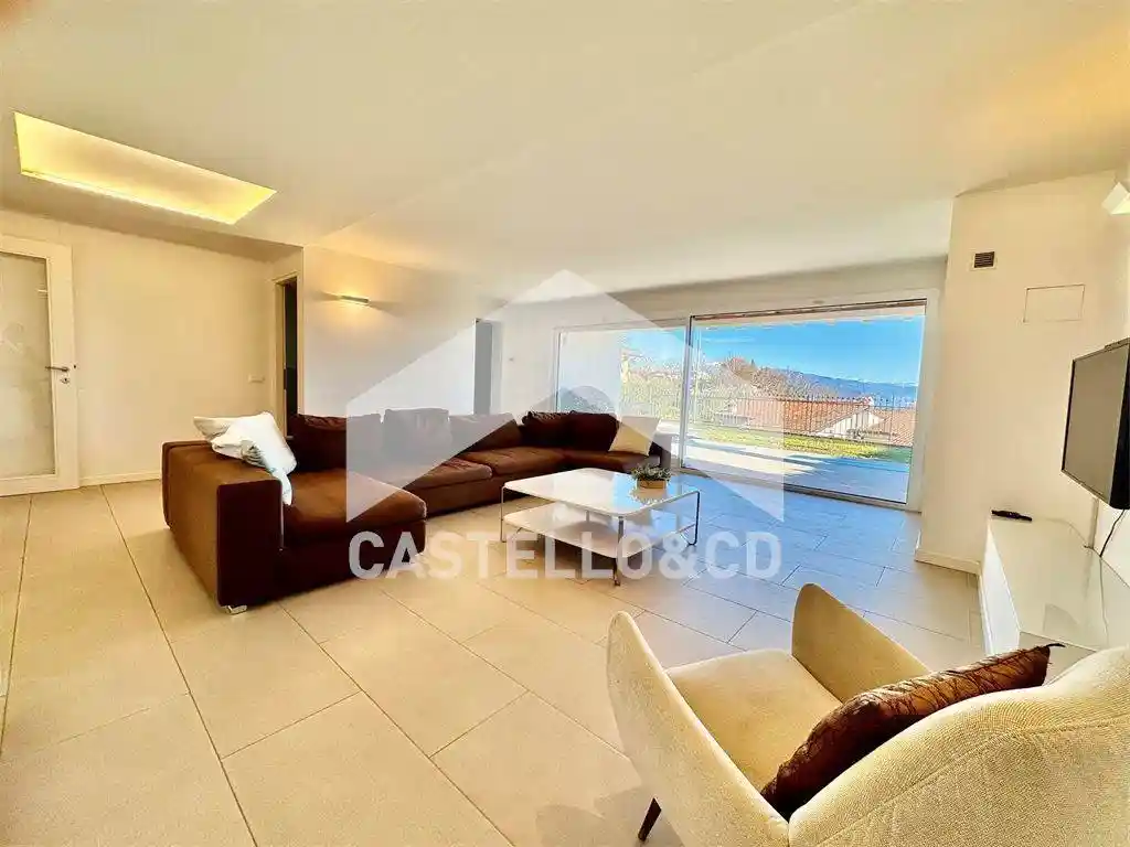 Villa in vendita a Soiano del Lago