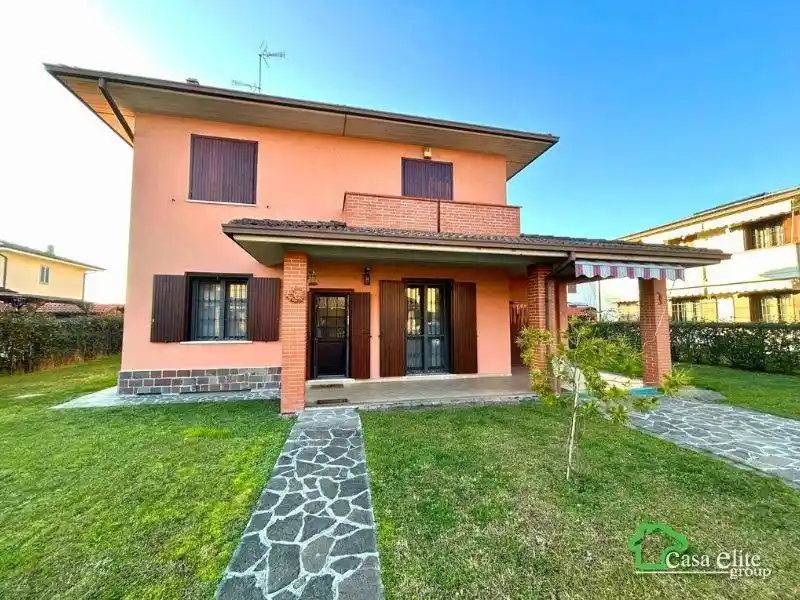 Villa in vendita a Cerro al Lambro