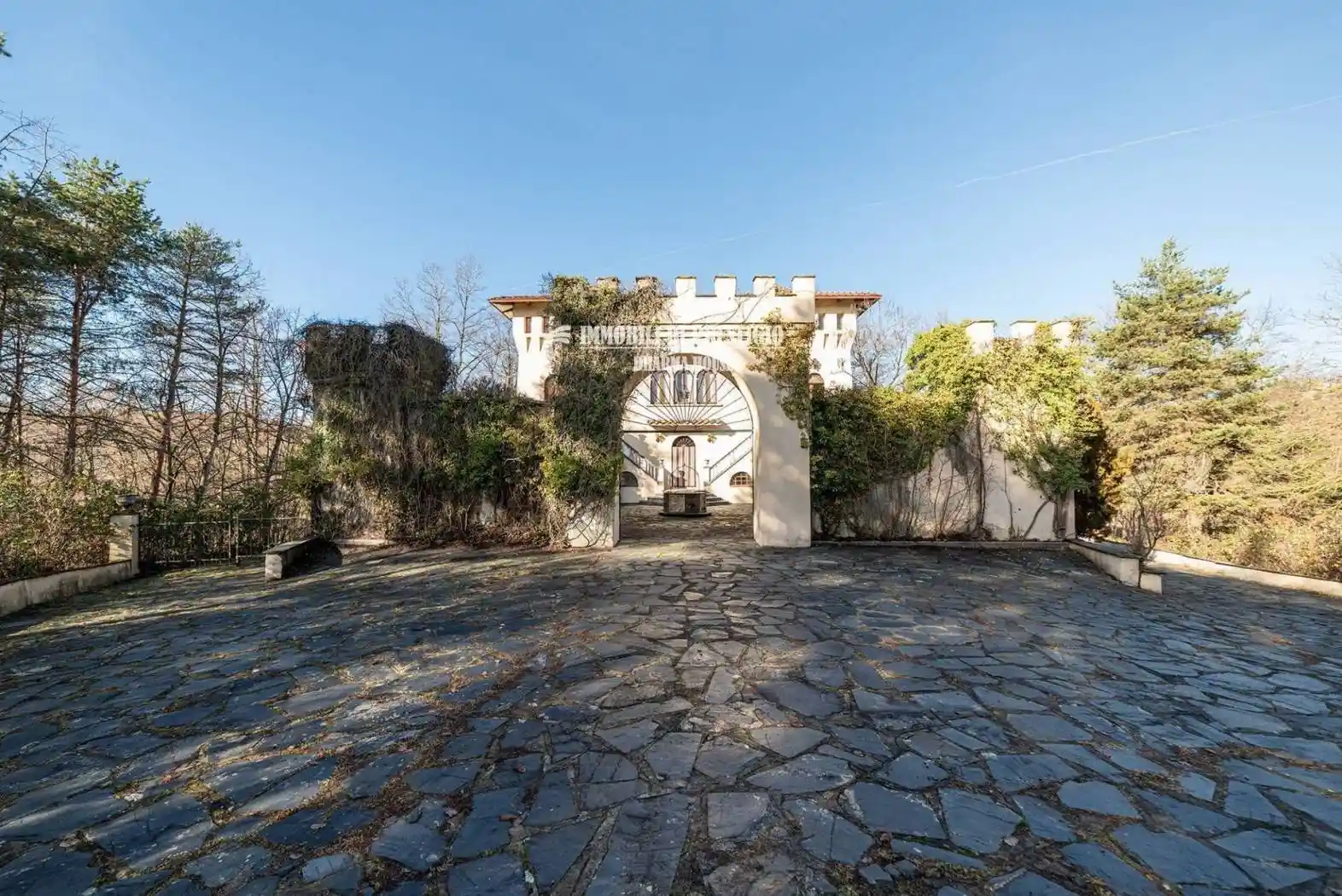 Villa in vendita a Varano de' Melegari