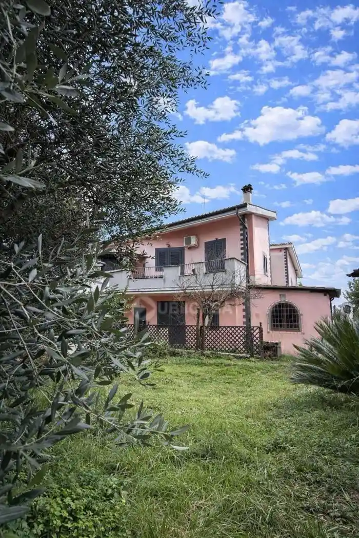 Villa in vendita a Genzano di Roma